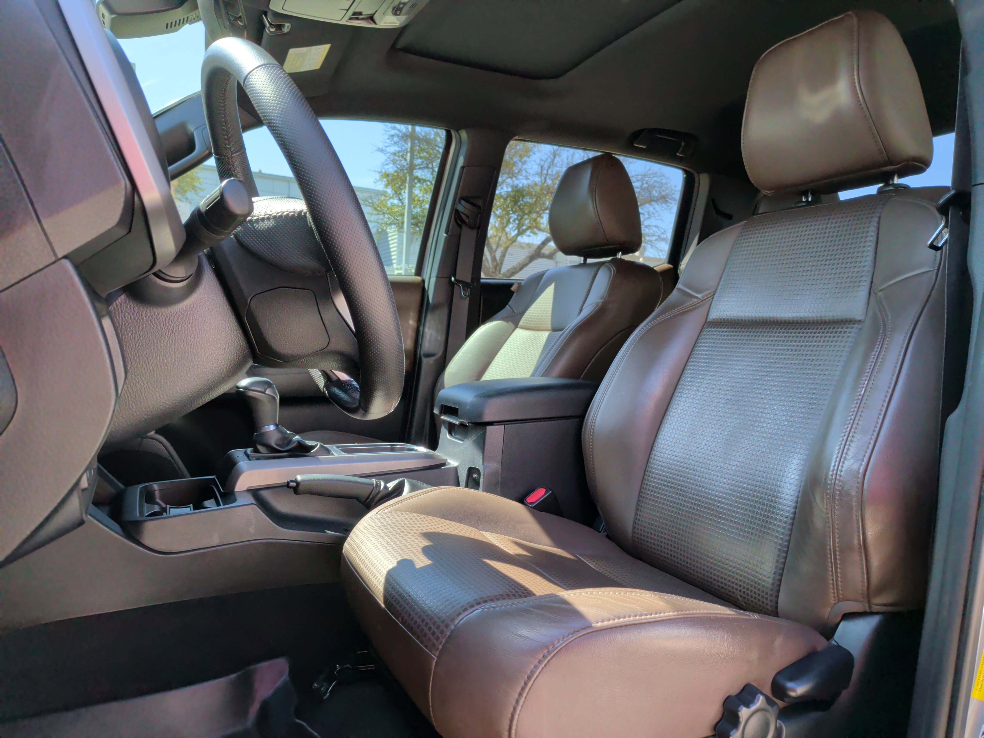 Used 2018 Toyota Tacoma Limited image 17