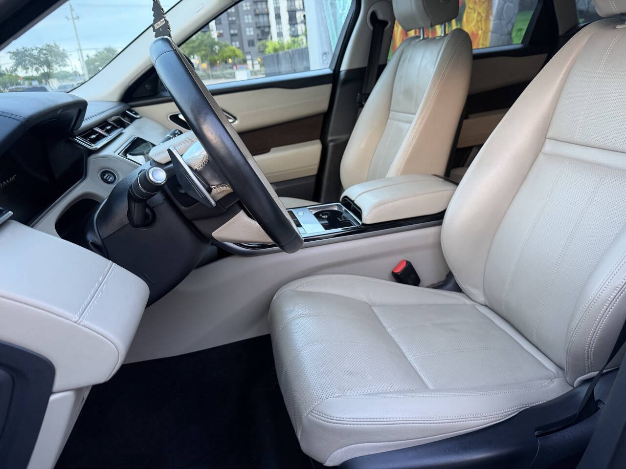 Used 2018 Land Rover Range Rover Velar R-Dynamic SE AWD/4WD image 16