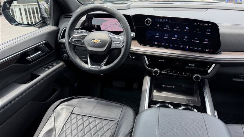 Used 2026 Chevrolet Suburban Premier RWD image 17