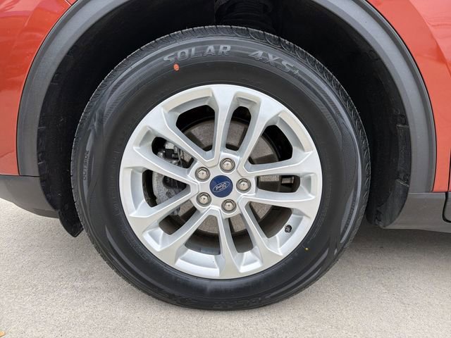 Used 2020 Ford Escape SE image 12