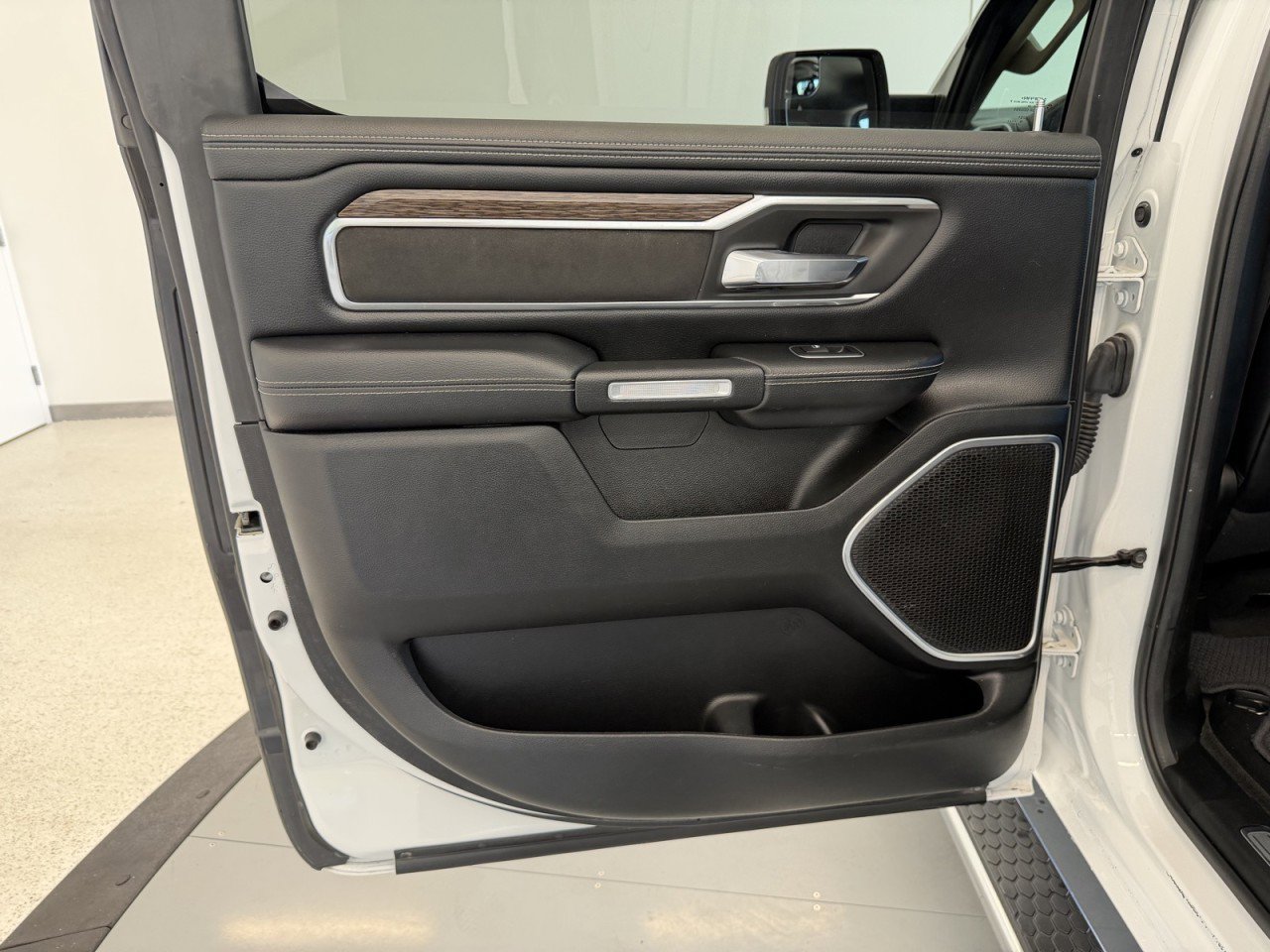 Used 2020 RAM 1500 Laramie image 43