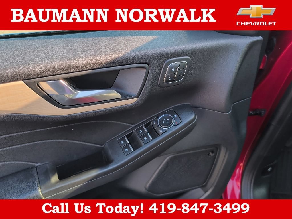 Used 2021 Ford Escape Titanium w/ Titanium Elite Package AWD/4WD image 23