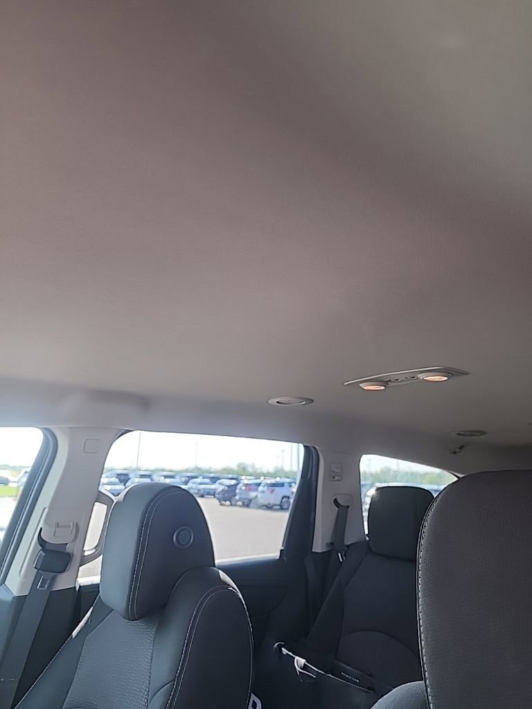 Used 2017 Chevrolet Traverse LT w/ Style and Technology Package image 12