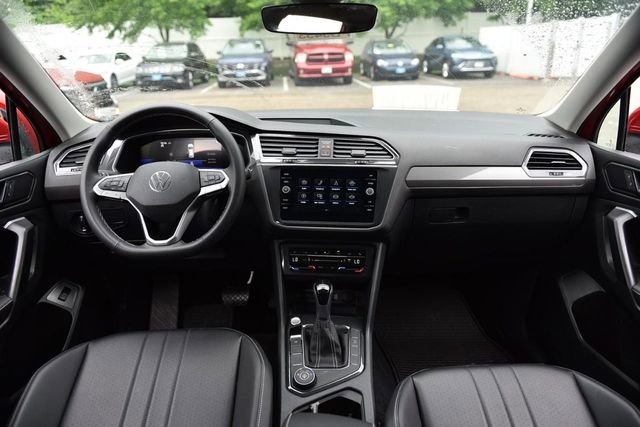 Certified 2024 Volkswagen Tiguan SE AWD/4WD image 7