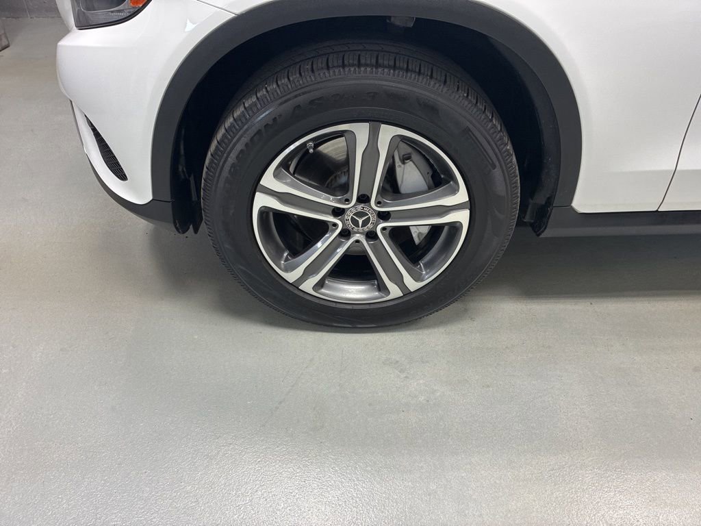 Used 2019 Mercedes-Benz GLC 300 4MATIC image 32