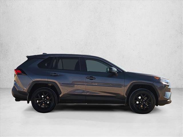 Used 2022 Toyota RAV4 LE FWD image 4