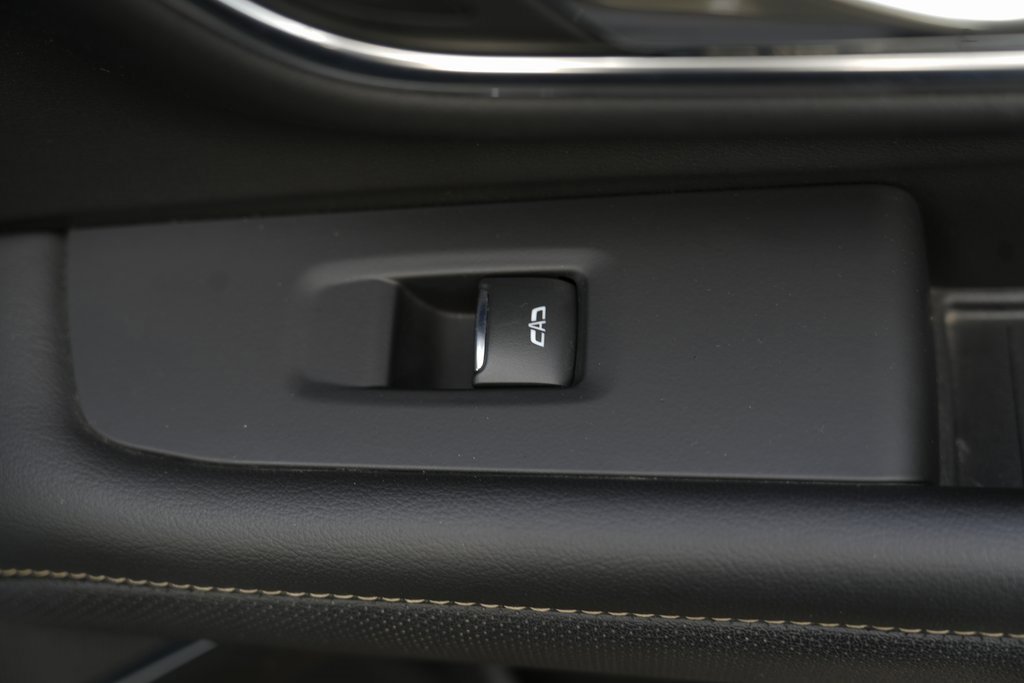 Used 2023 Chevrolet Suburban Premier image 39