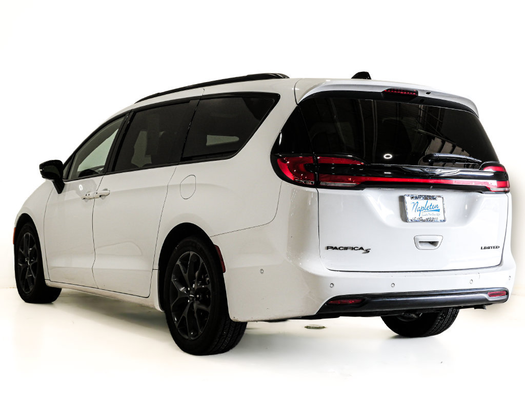 Used 2024 Chrysler Pacifica Limited w/ S Appearance Package FWD image 9