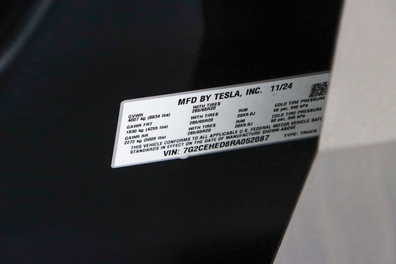 Used 2024 Tesla Cybertruck AWD Crew Cab image 28