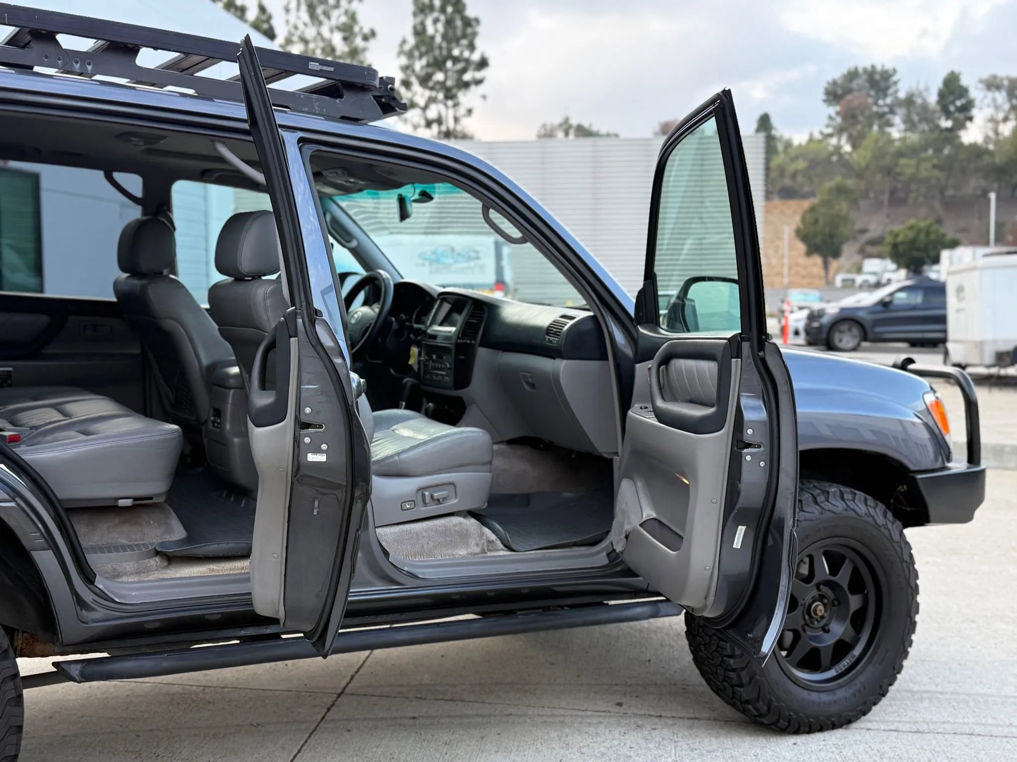 Used 2004 Toyota Land Cruiser image 10