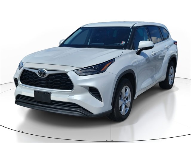 Used 2022 Toyota Highlander L image 2