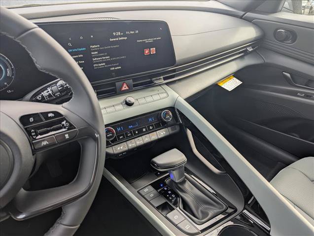 Certified 2025 Hyundai Elantra Limited FWD image 16