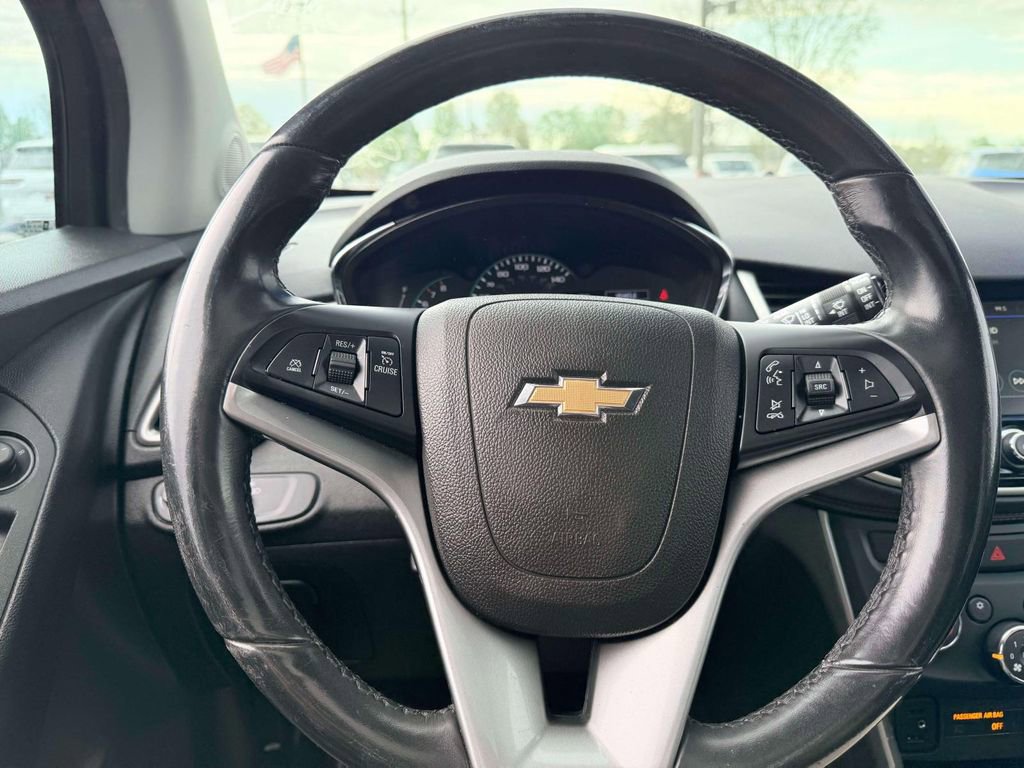 Used 2019 Chevrolet Trax LT w/ Sun & Sound Package FWD image 17