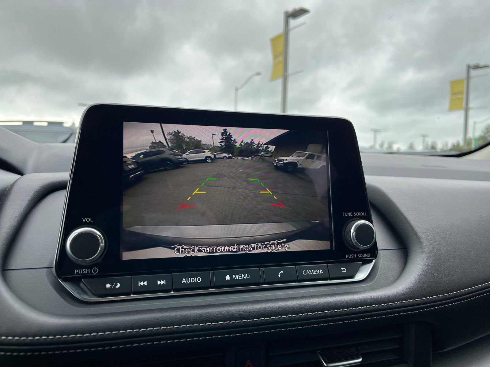 Used 2025 Nissan Rogue SV FWD image 25