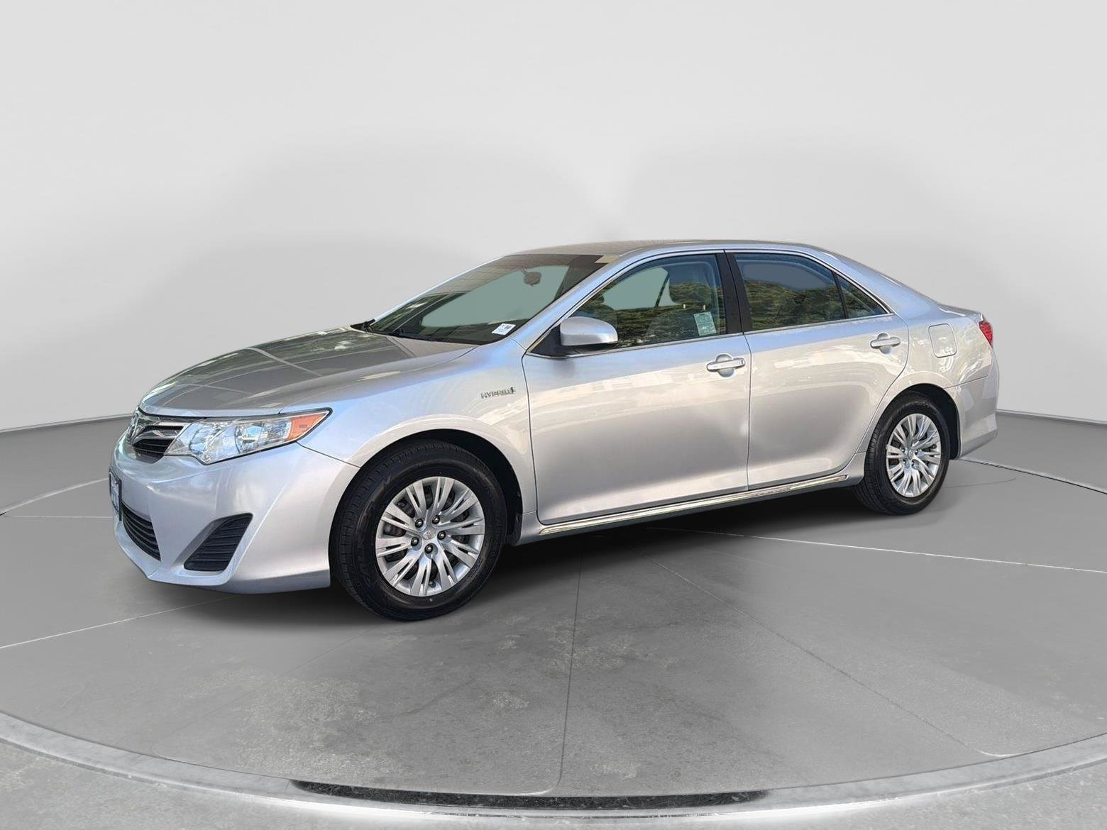 Used 2012 Toyota Camry LE FWD image 1