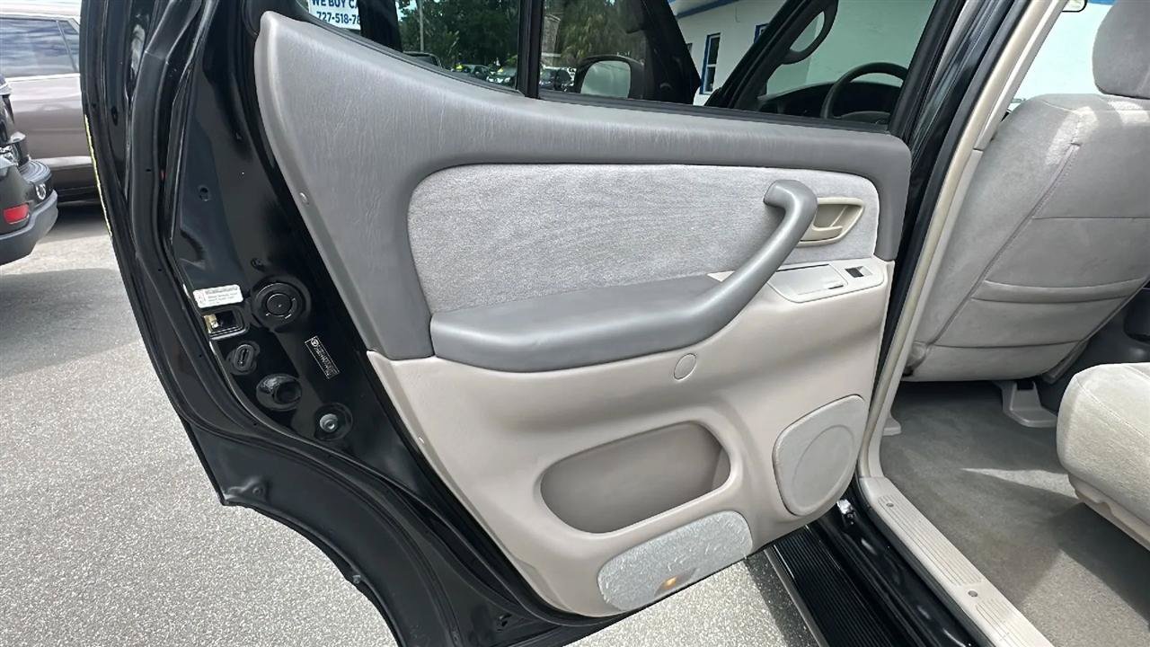 Used 2006 Toyota Sequoia SR5 AWD/4WD image 25