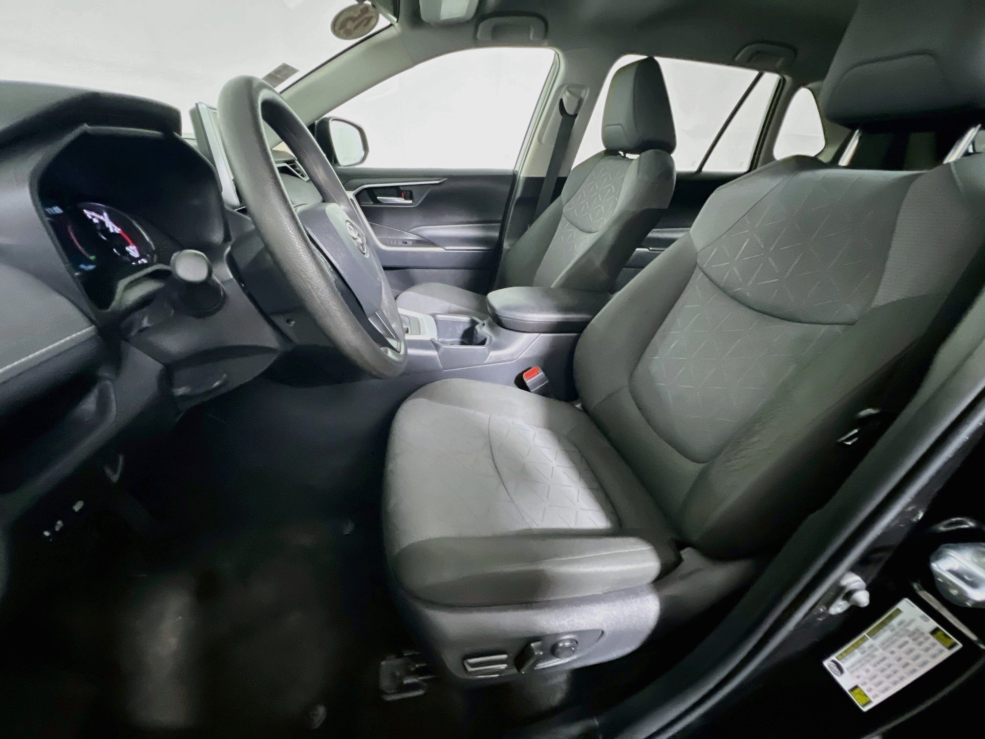 Used 2025 Toyota RAV4 XLE AWD/4WD image 14