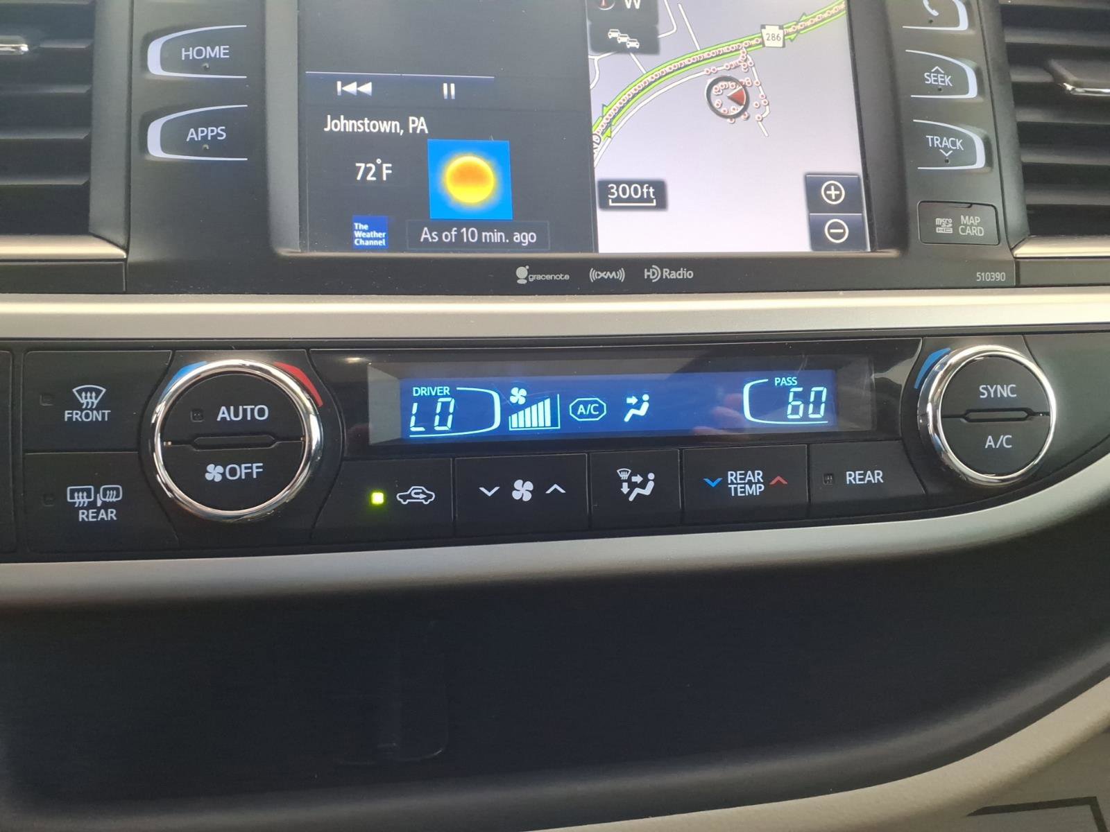 Used 2019 Toyota Highlander XLE AWD/4WD image 25