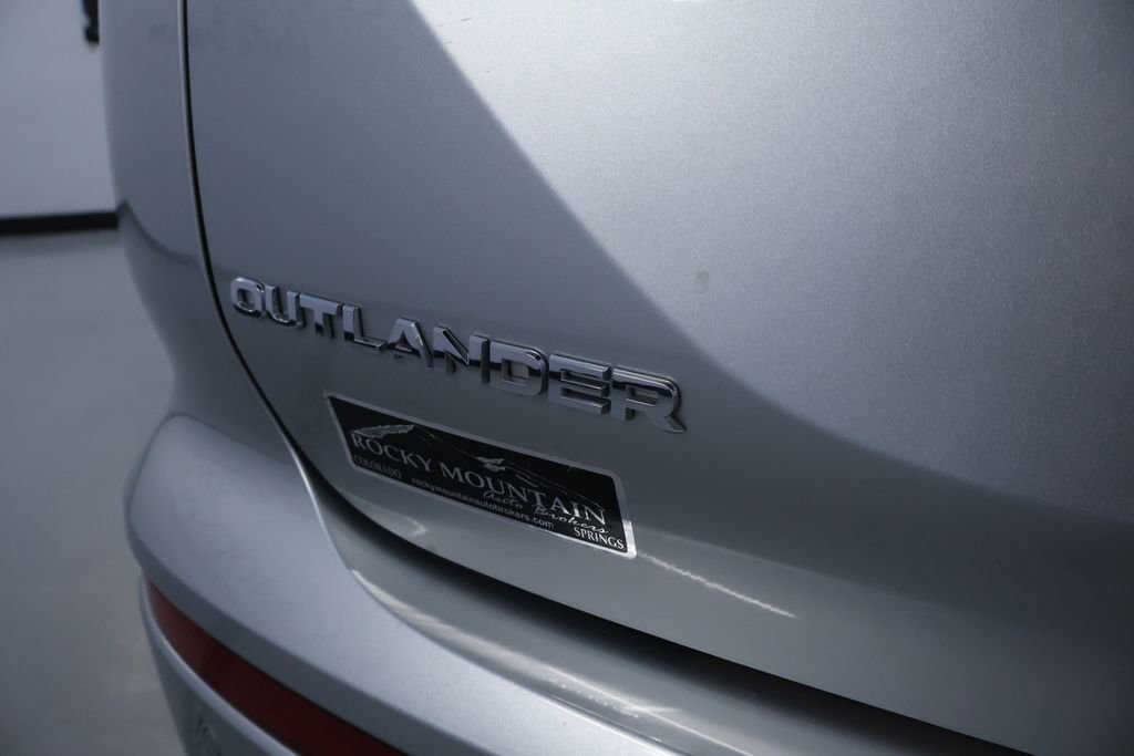 Used 2024 Mitsubishi Outlander SE image 10