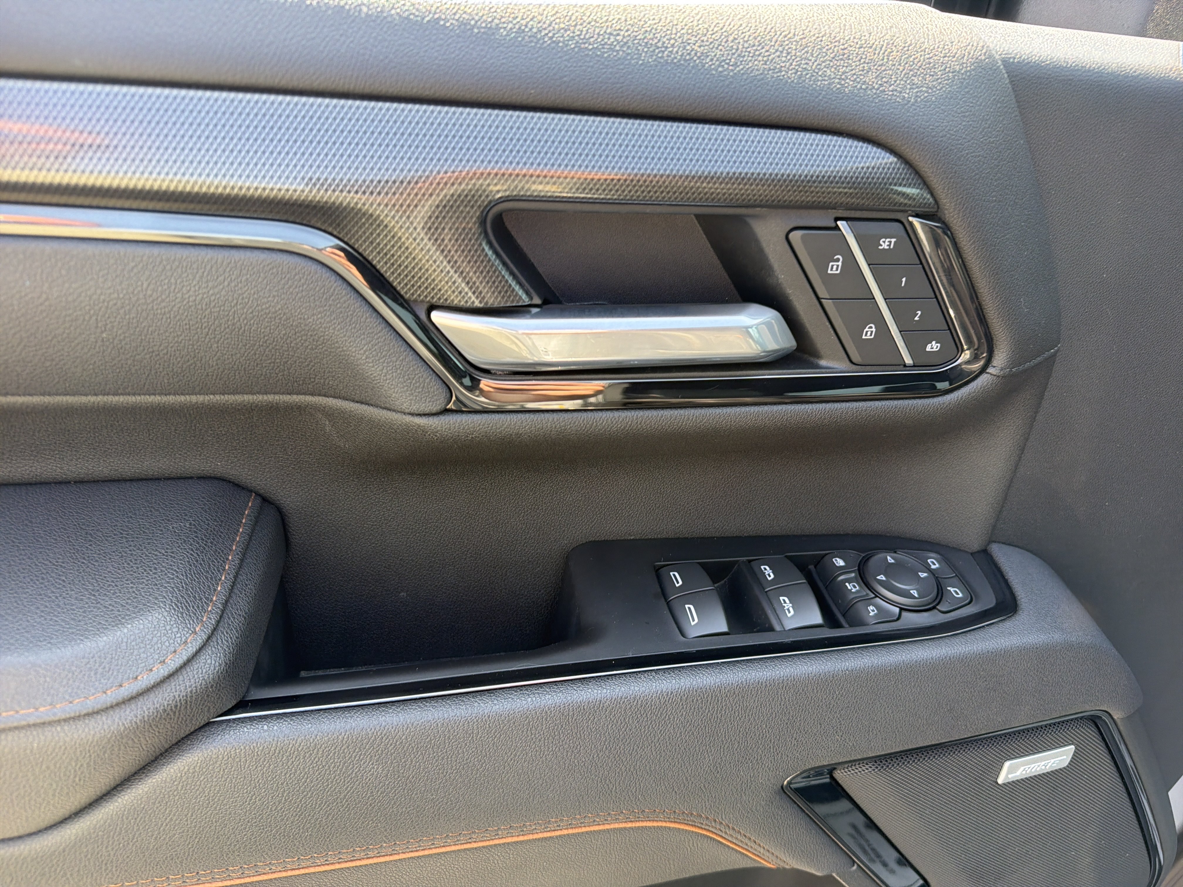 Used 2025 GMC Sierra 2500 AT4 w/ AT4 Premium Plus Package AWD/4WD image 18