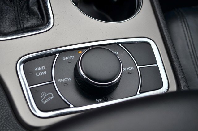 Used 2021 Jeep Grand Cherokee Limited w/ Luxury Group II image 28