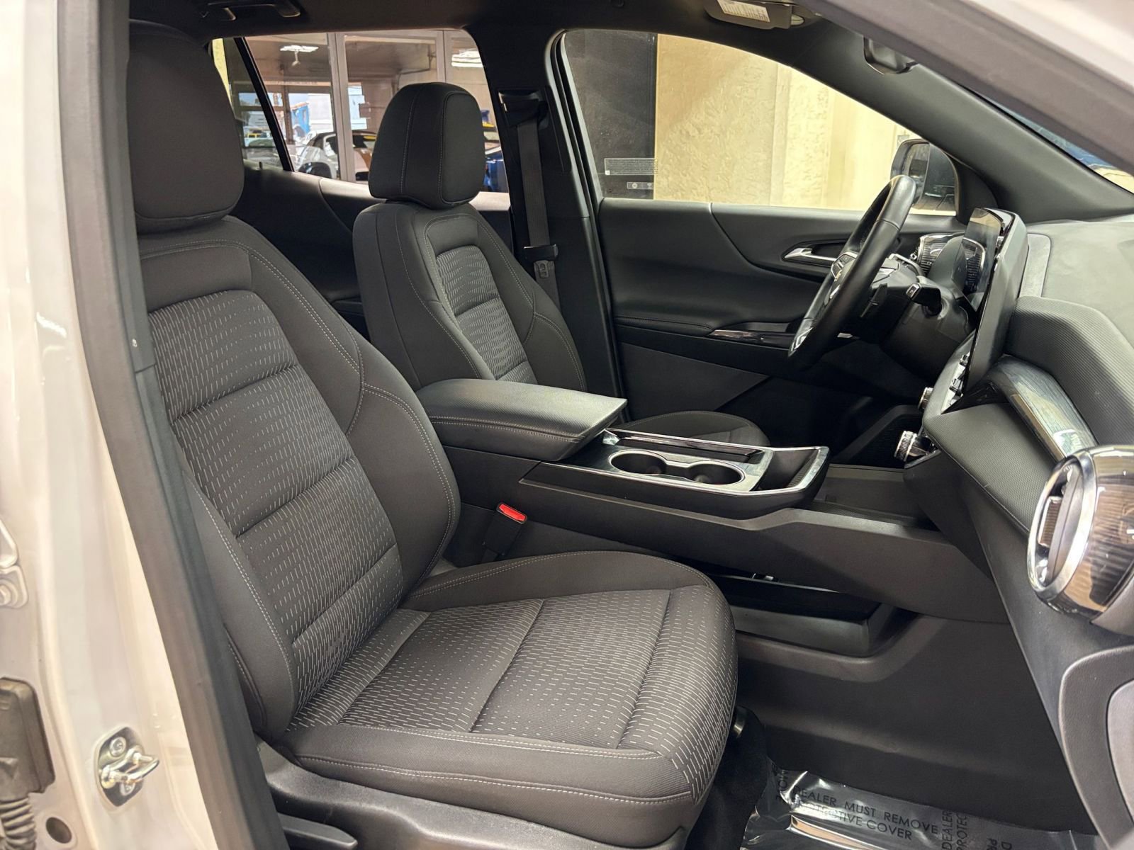 Used 2025 Chevrolet Equinox LT FWD image 37