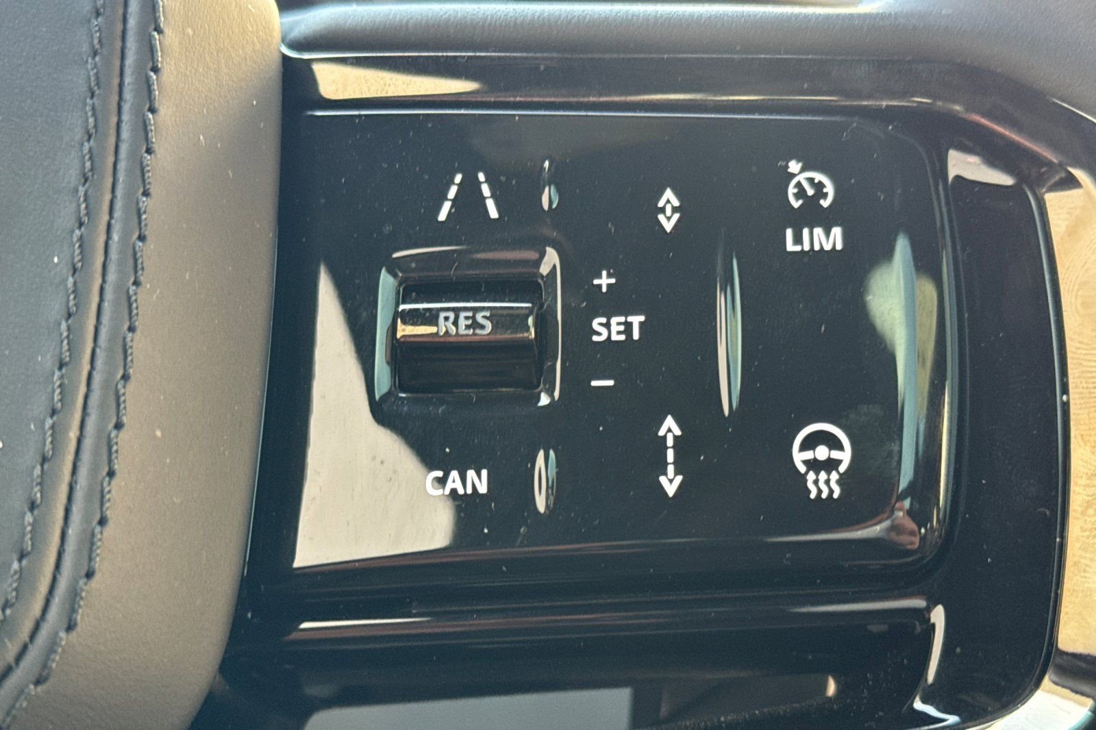 Used 2025 Land Rover Range Rover Sport SV Edition Two image 28