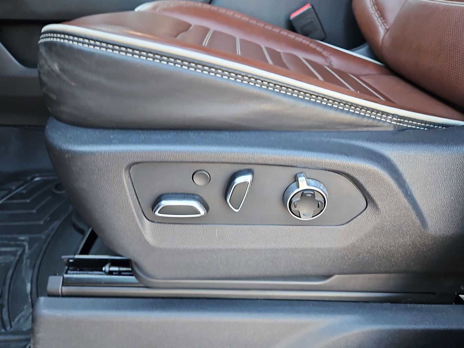 Certified 2025 GMC Sierra 1500 Denali Ultimate AWD/4WD image 18