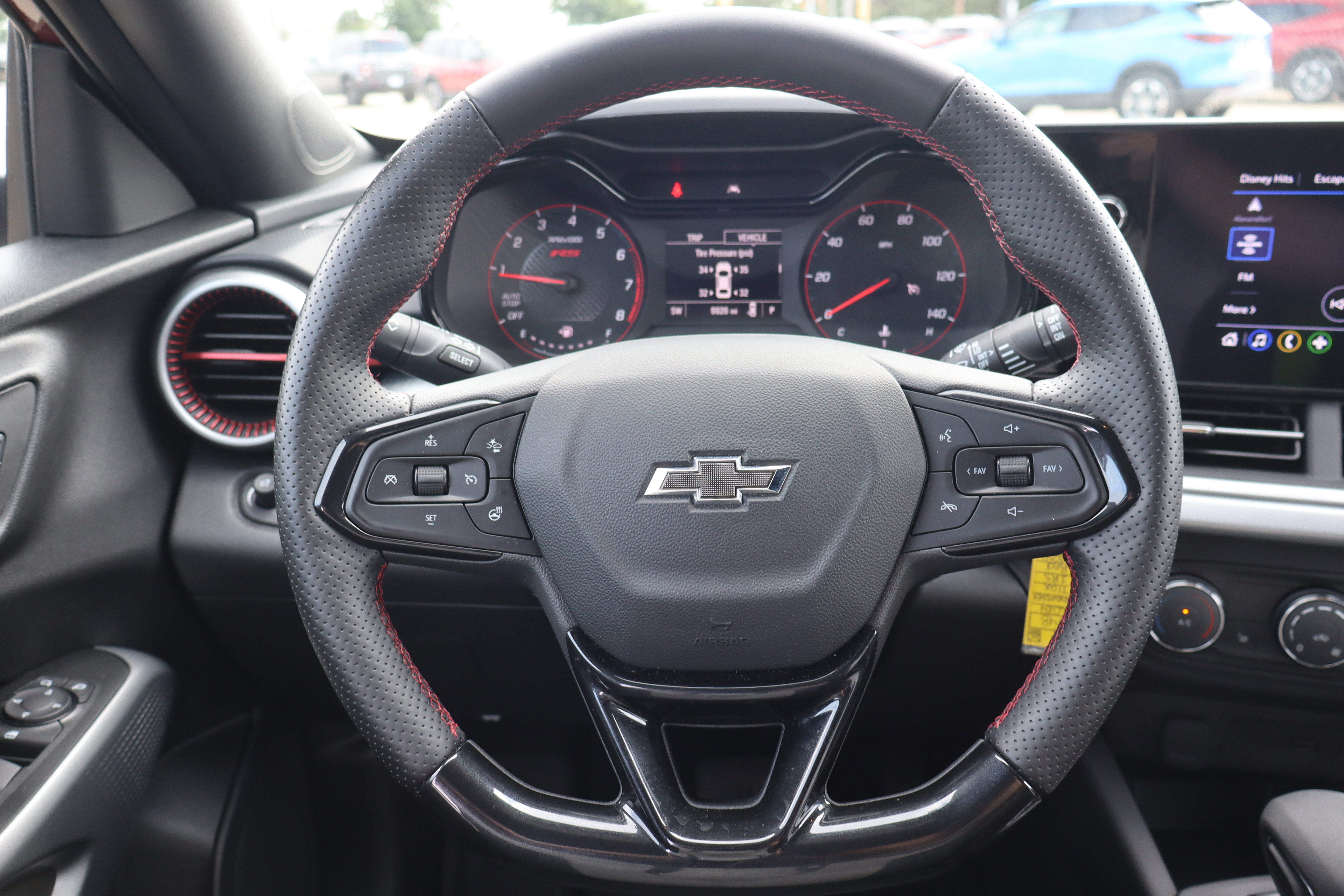 Used 2024 Chevrolet Trax RS FWD image 14