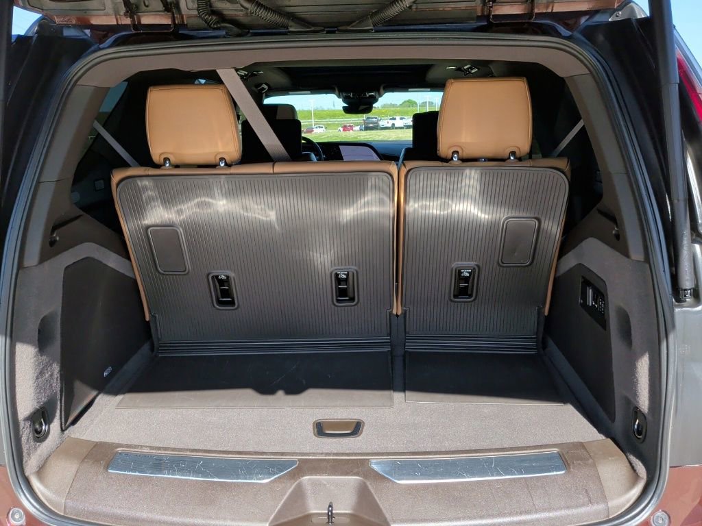 Used 2023 Cadillac Escalade Premium Luxury w/ LPO, Radiant Package image 43