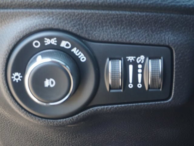 Used 2020 Jeep Compass Limited AWD/4WD image 26