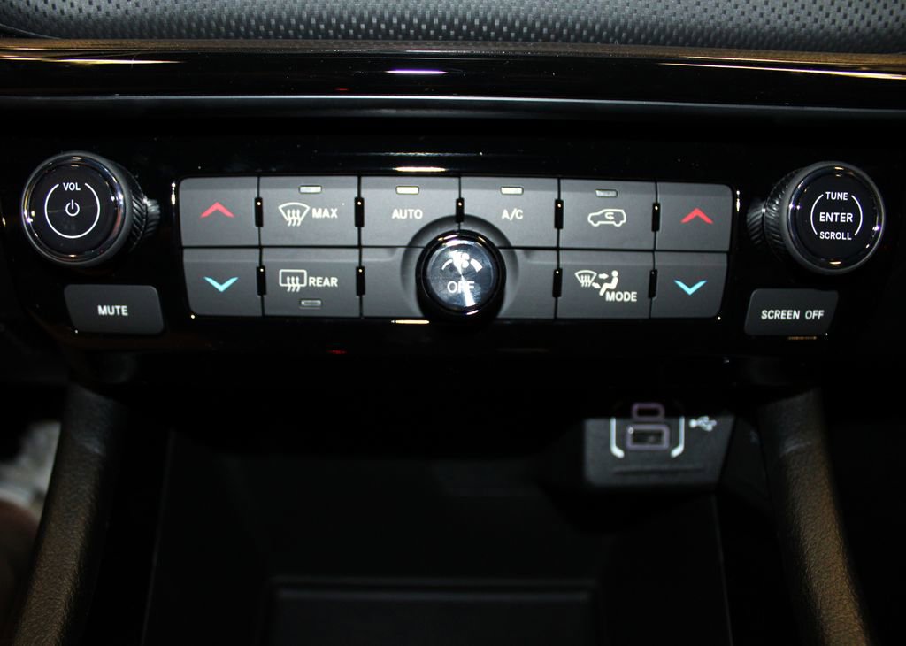 New 2026 Jeep Compass Limited image 17