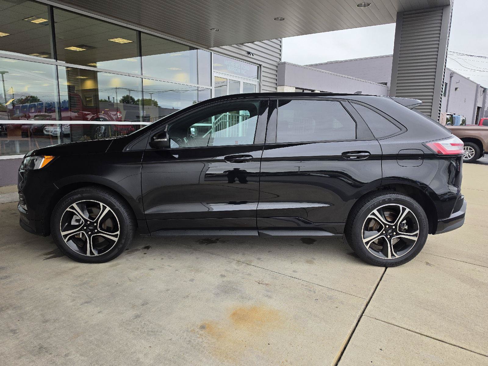 Used 2021 Ford Edge ST AWD/4WD image 2