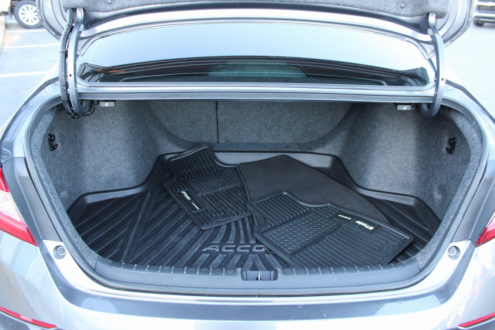 Used 2018 Honda Accord Touring image 8