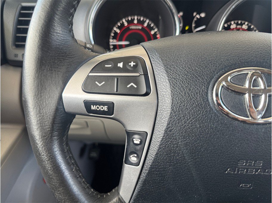 Used 2013 Toyota Highlander Limited FWD image 14