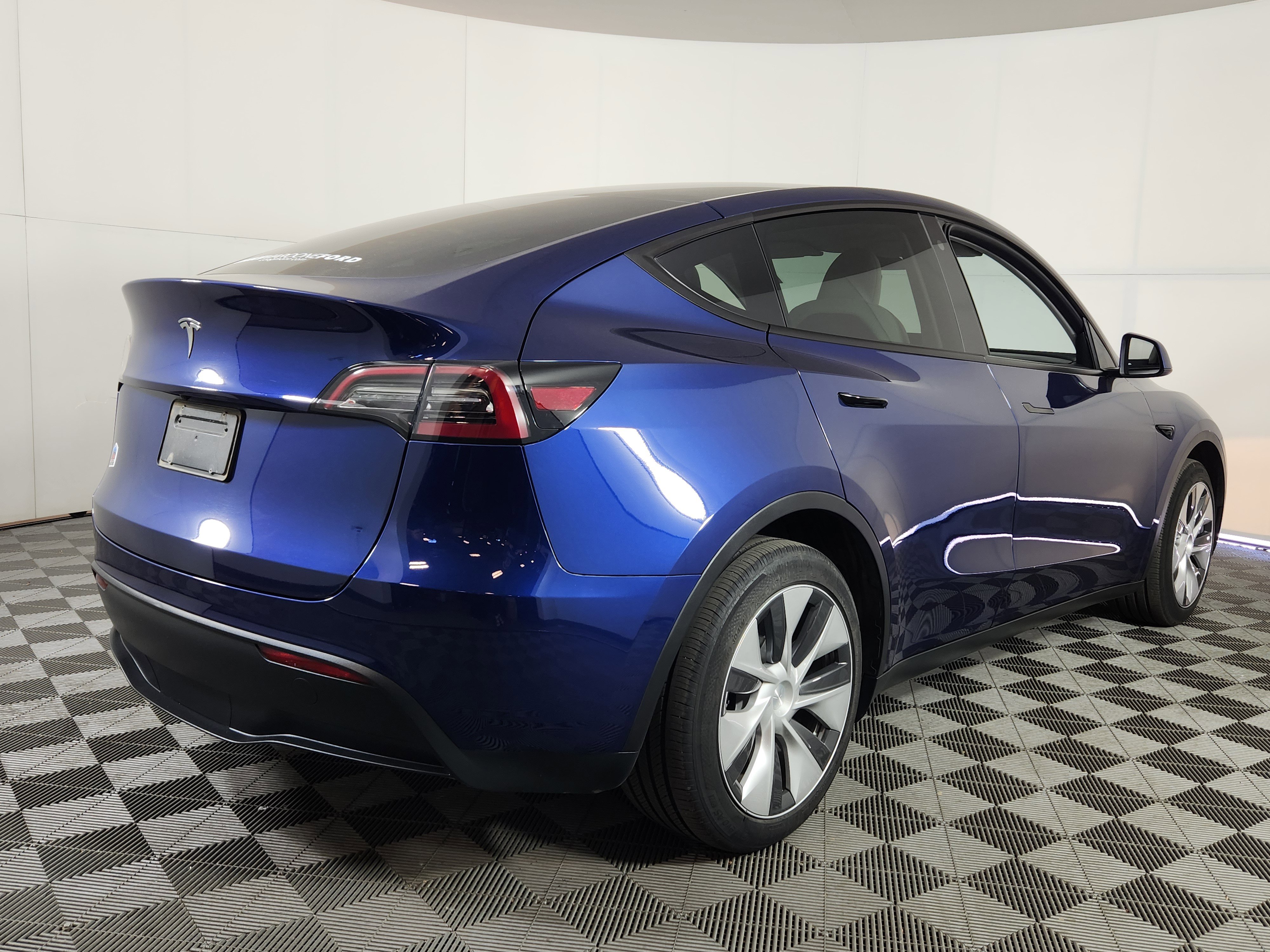 Used 2023 Tesla Model Y AWD image 7