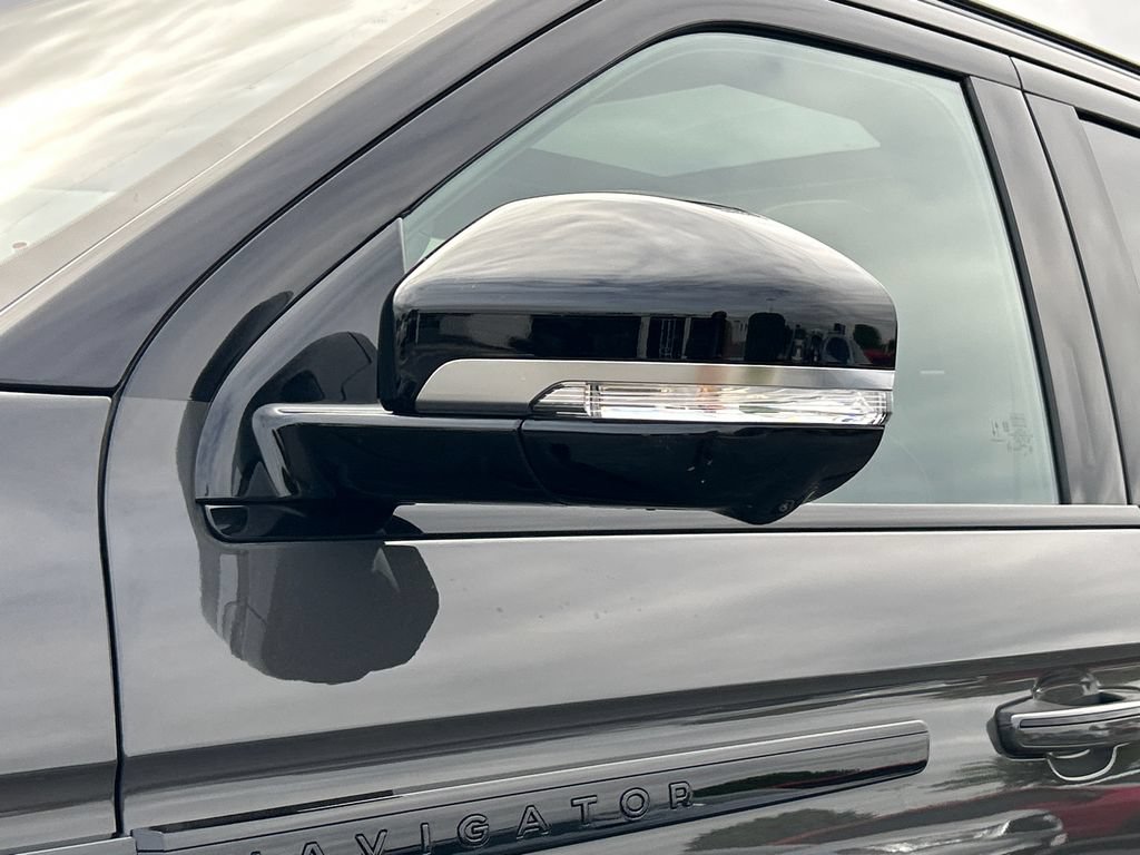 Used 2025 Lincoln Navigator Black Label AWD/4WD image 14