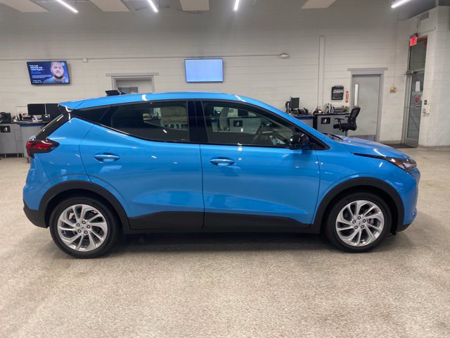 New 2027 Chevrolet Bolt LT w/ Comfort Package FWD image 4