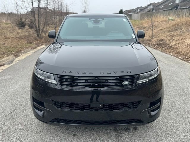 Used 2025 Land Rover Range Rover Sport SE image 3