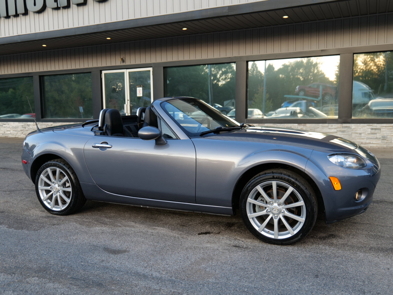 Used 2008 MAZDA MX-5 Miata Grand Touring w/ Premium Pkg image 3
