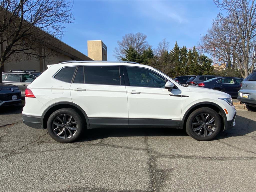 Certified 2022 Volkswagen Tiguan SE w/ Panoramic Sunroof Package image 2