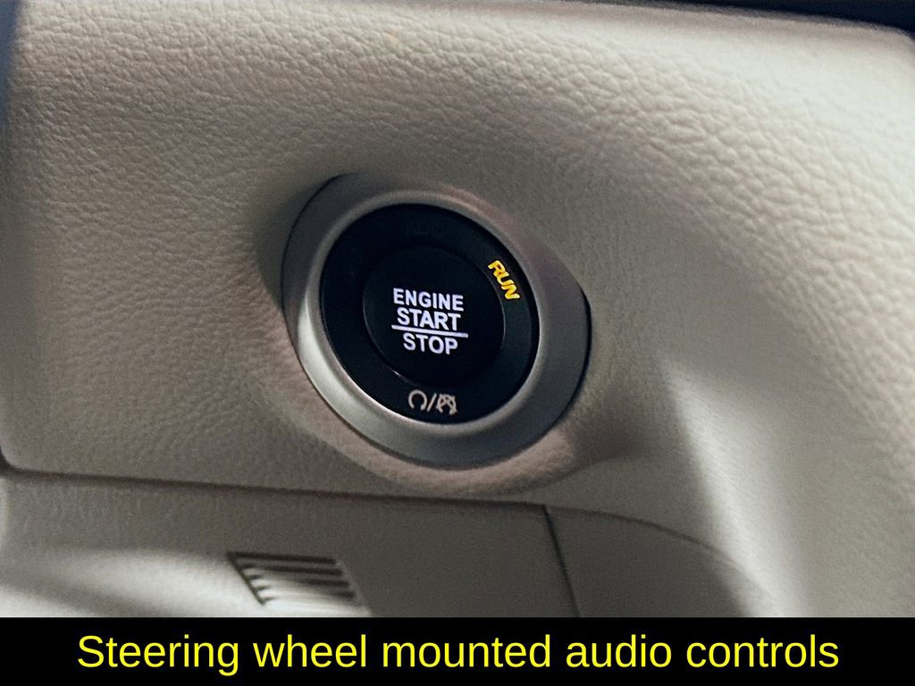 Used 2023 Chrysler Pacifica Touring-L image 19