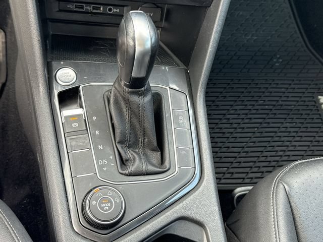 Used 2020 Volkswagen Tiguan SE w/ Panoramic Sunroof Package AWD/4WD image 16