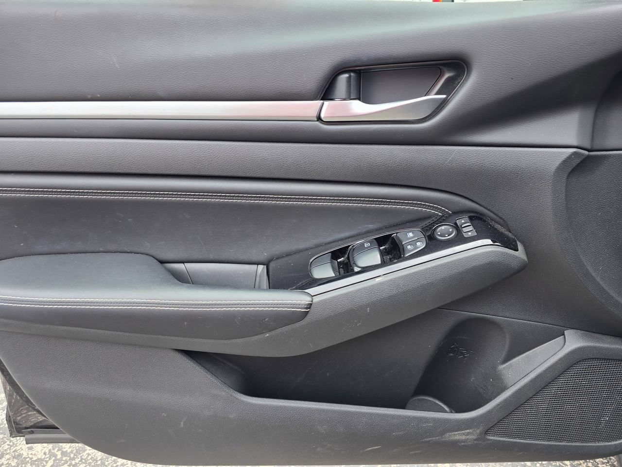 Used 2023 Nissan Altima 2.5 SV w/ SV Premium Package FWD image 8