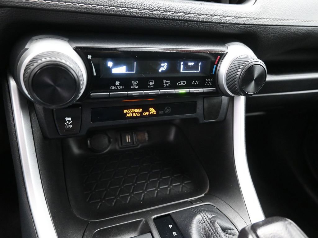 Used 2021 Toyota RAV4 LE w/ Carpet Mat Package (TMS) image 16