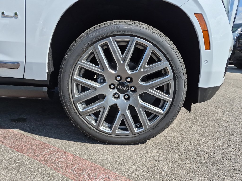 New 2026 GMC Yukon Denali Ultimate w/ LPO, Floor Liner Package AWD/4WD image 13