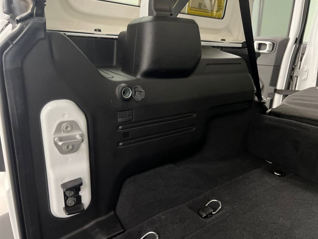 Used 2025 Jeep Wrangler Sahara 4xe image 28
