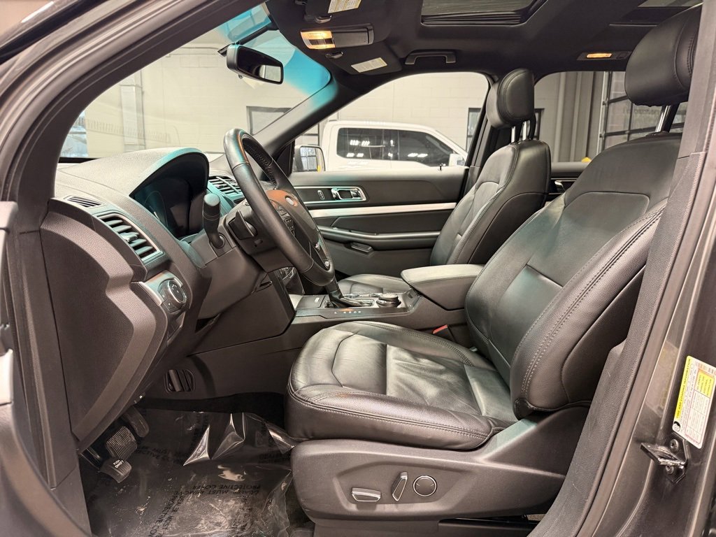 Used 2017 Ford Explorer XLT w/ Equipment Group 202A image 24