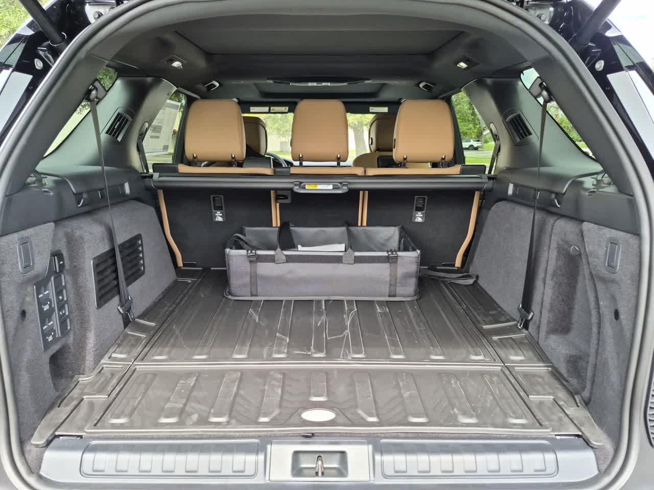 New 2026 Land Rover Discovery Limited Edition AWD/4WD image 36