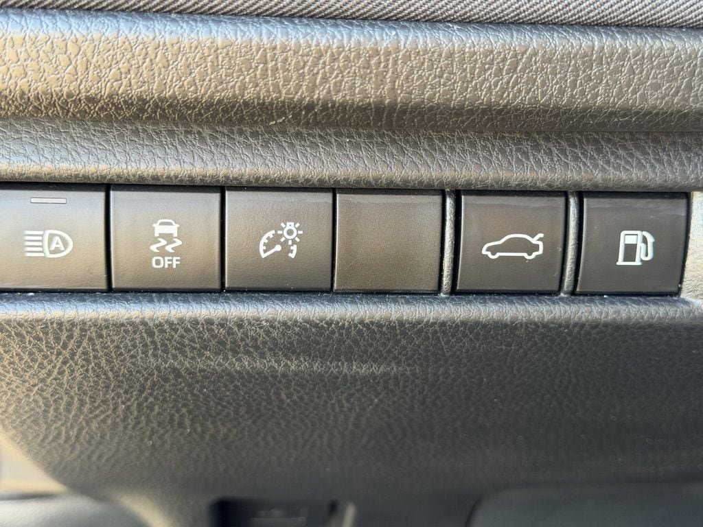 Used 2025 Toyota Camry LE FWD image 25